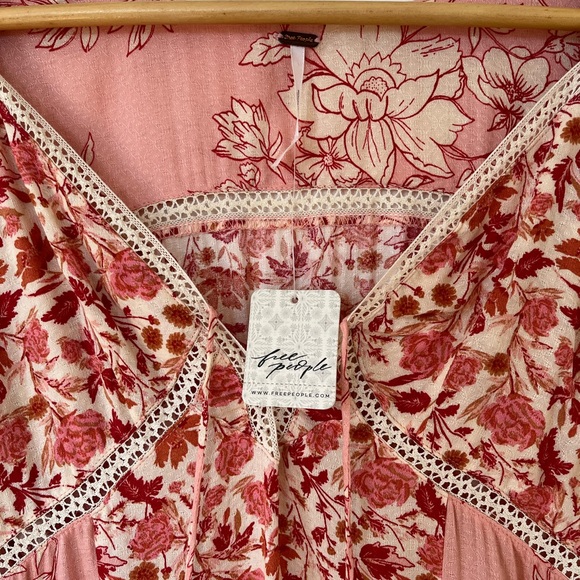 Free People Floral bell sleeve tunic size small, NWT - Picture 6 of 8